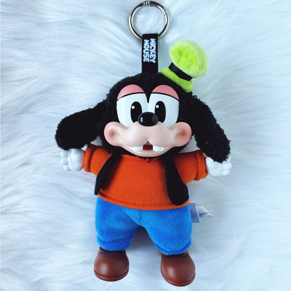 Popmart Mickey Family Keychain Goofy